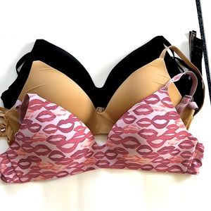 Set of 3 VS Tshirt no wire lightly lined 34/C